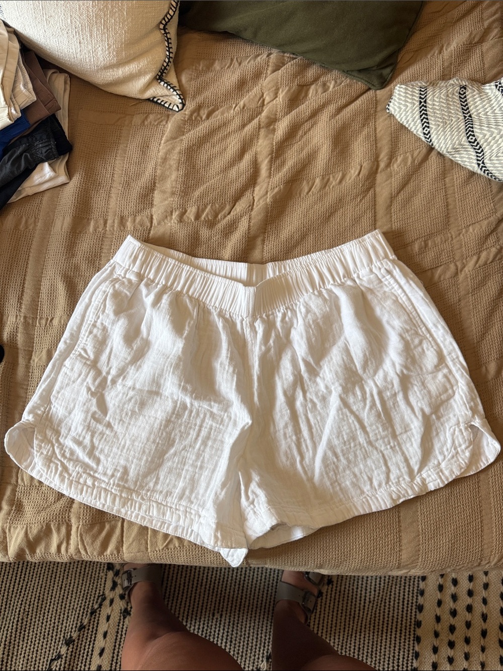 White Women's Elastic Waist Shorts